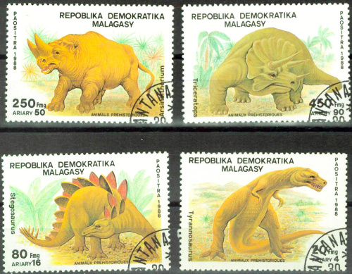 1988. Фауна, динозавры - Серия, 4 марки, Гашеные, Мадагаскар